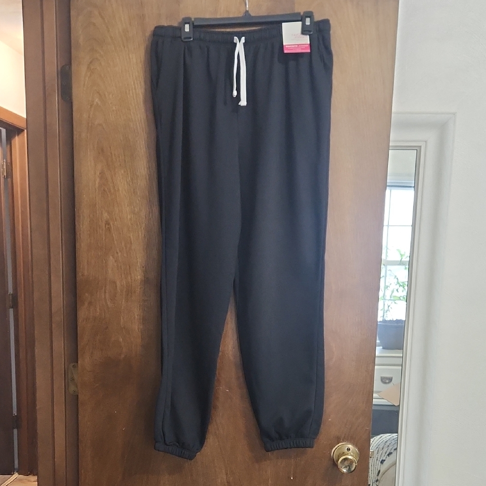 BUNDLE SO FAVORITE JOGGERS NWT LARGE
